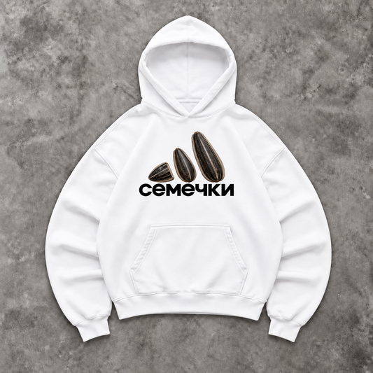 Slavikstyle chemeki-hoodie – Weiß – Mockup auf Beton
