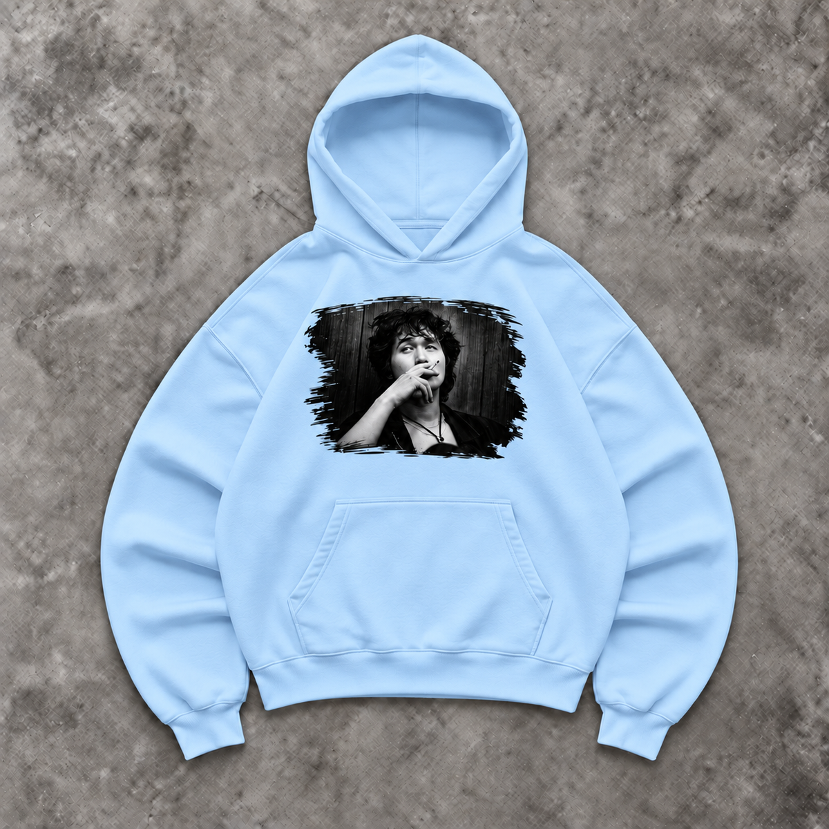 Slavikstyle coy-hoodie – Babyblau – Mockup auf Beton