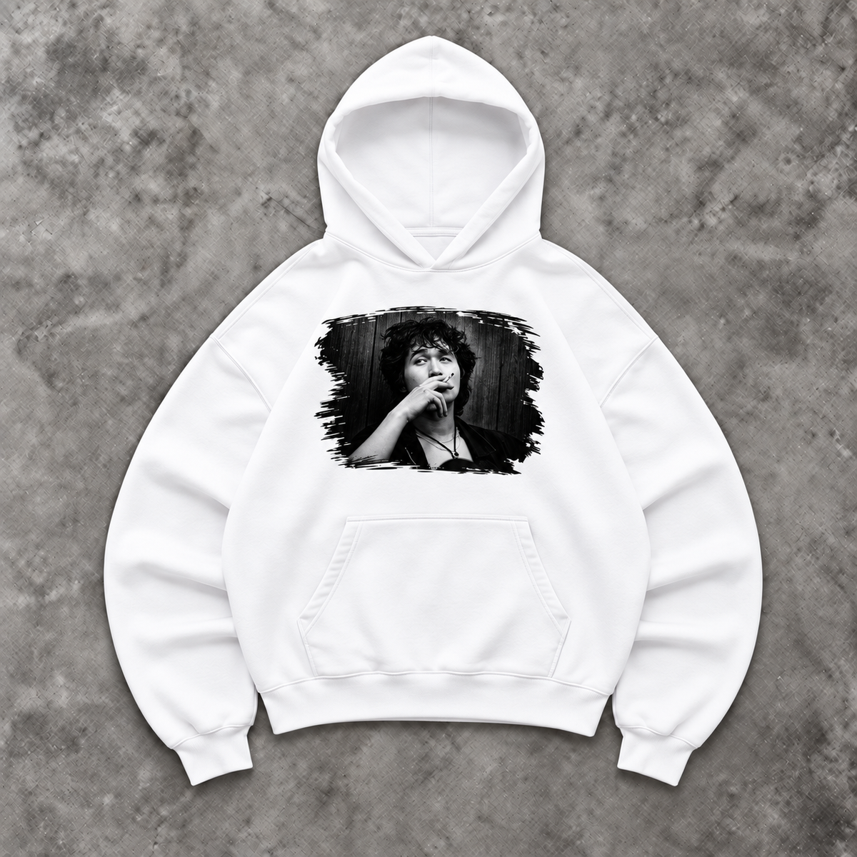 Slavikstyle coy-hoodie – Weiß – Mockup auf Beton