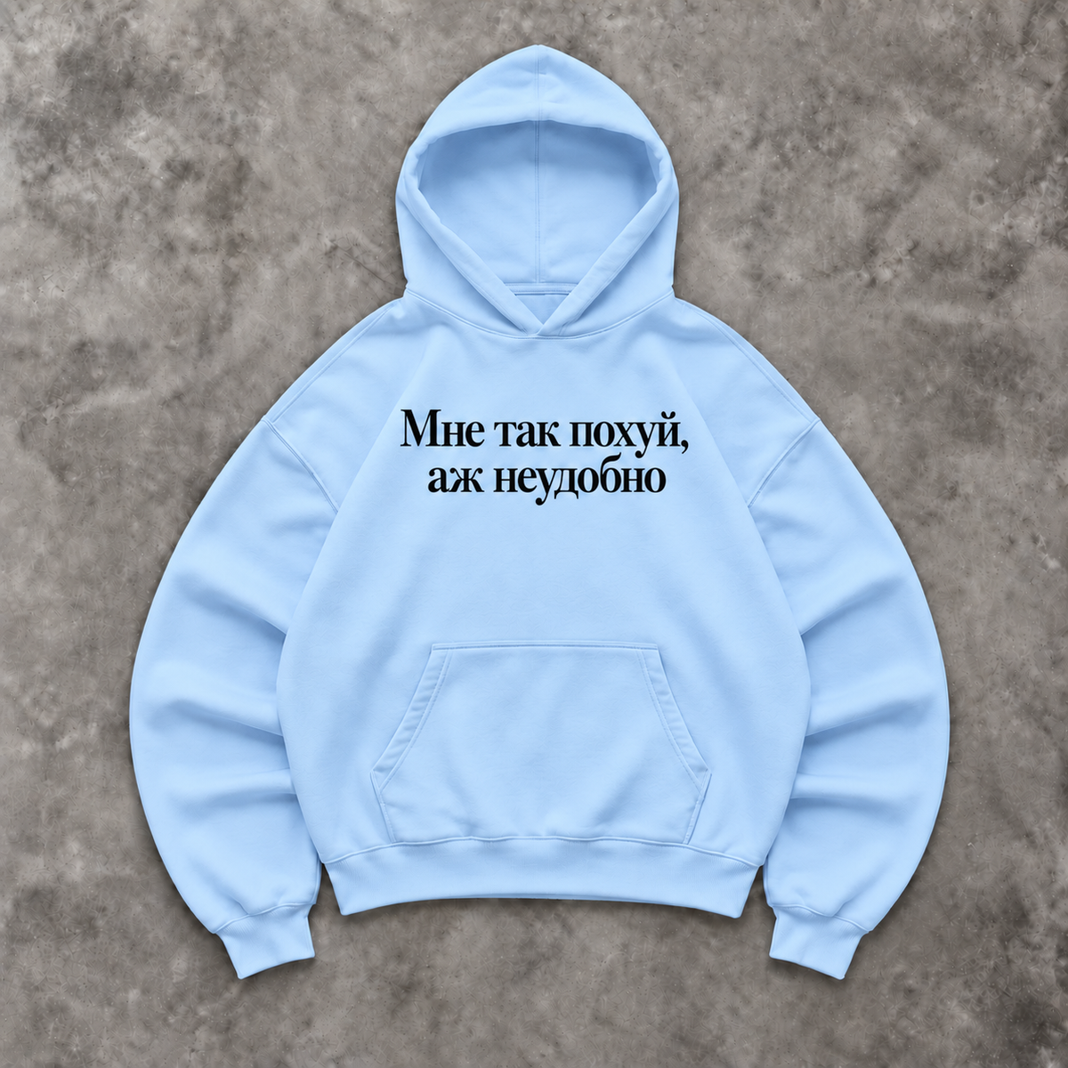 Slavikstyle ne-udobno-hoodie – Babyblau – Mockup auf Beton
